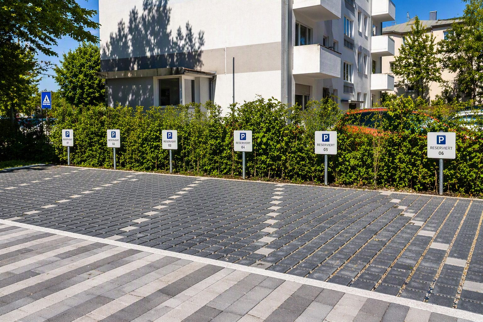 Montage Parkplatzschilder nach Kundenwunsch